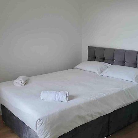 Catherine 5 Bedroom House Крю Екстер'єр фото