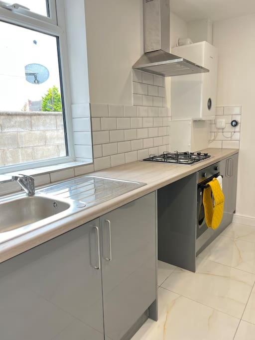 Catherine 5 Bedroom House Крю Екстер'єр фото