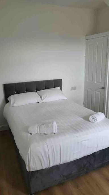 Catherine 5 Bedroom House Крю Екстер'єр фото