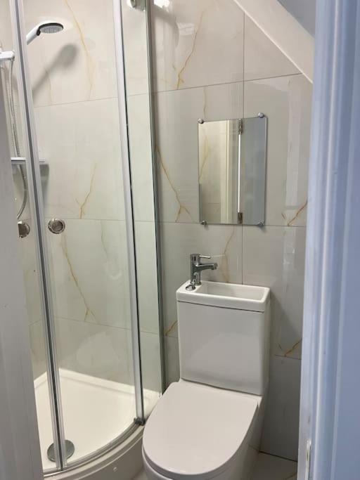 Catherine 5 Bedroom House Крю Екстер'єр фото