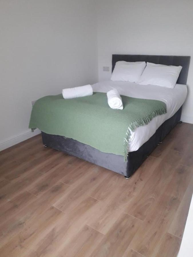 Catherine 5 Bedroom House Крю Екстер'єр фото