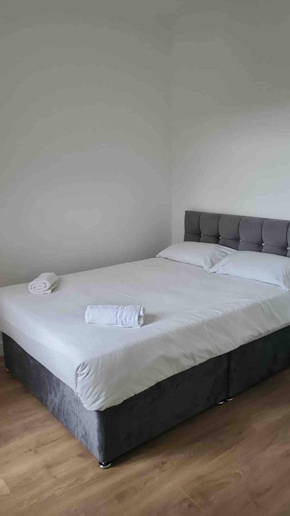 Catherine 5 Bedroom House Крю Екстер'єр фото